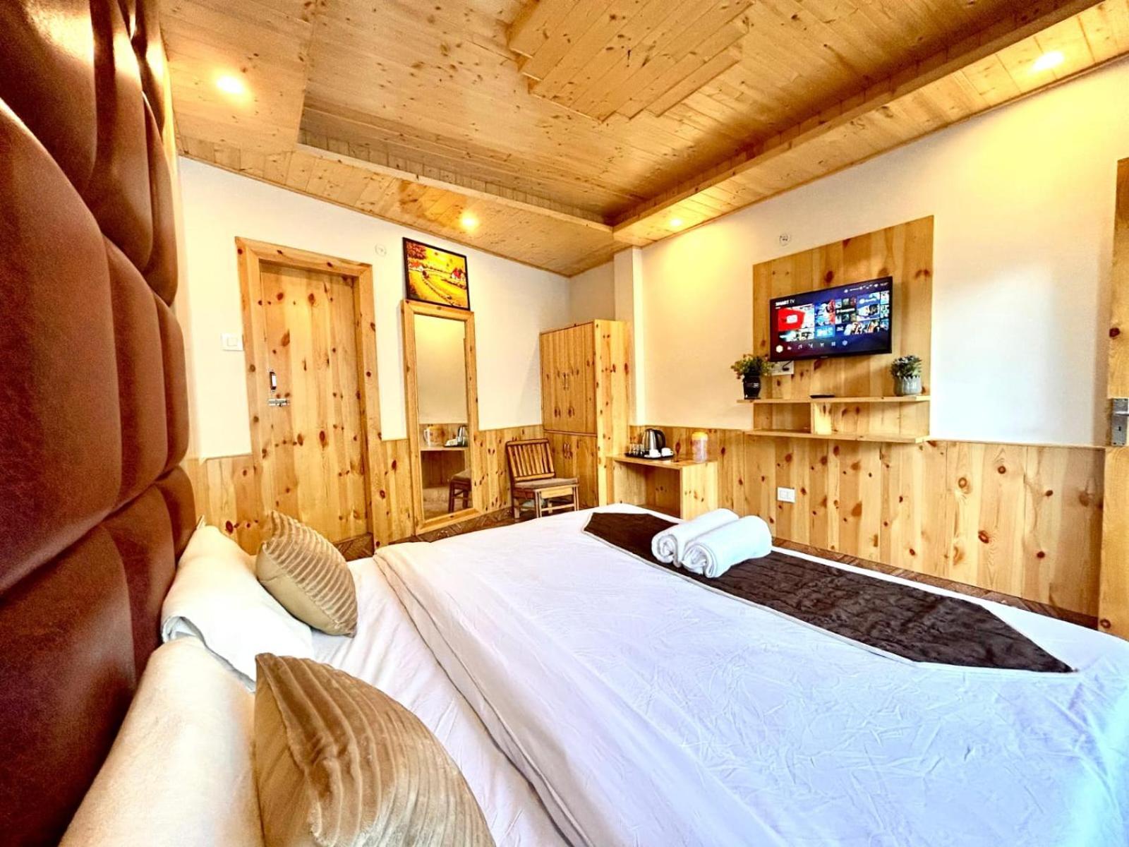 Hotel Jannat Manāli Eksteriør billede